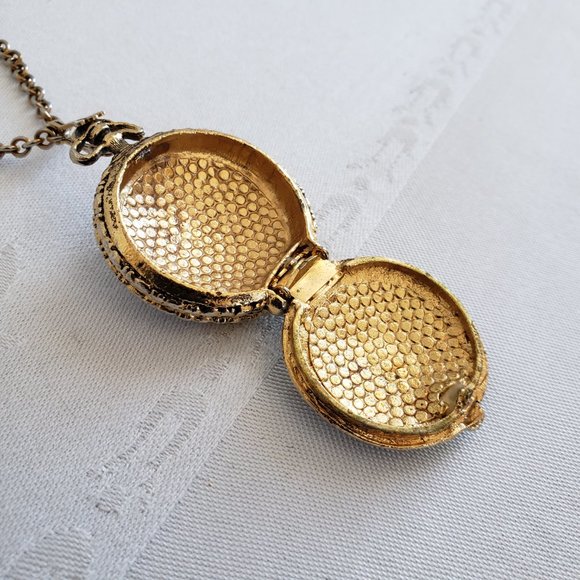 Vintage Locket Pendant. Gold & Silver antiqued tones. Statement necklace. - Picture 14 of 14